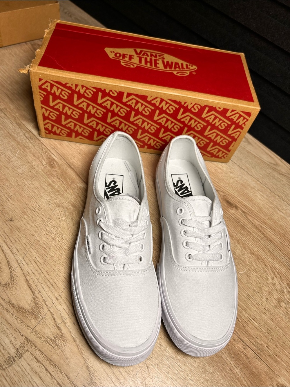 Vans Authentic True White VN000EE3W00 Men’s 7.5 Women’s 9 Tried On Only new